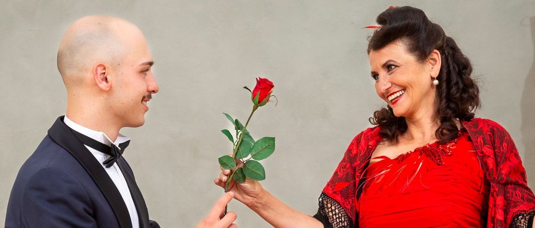 Bild enthält, Adult, Female, Person, Woman, Male, Man, Dress, Head, Face, Shoe