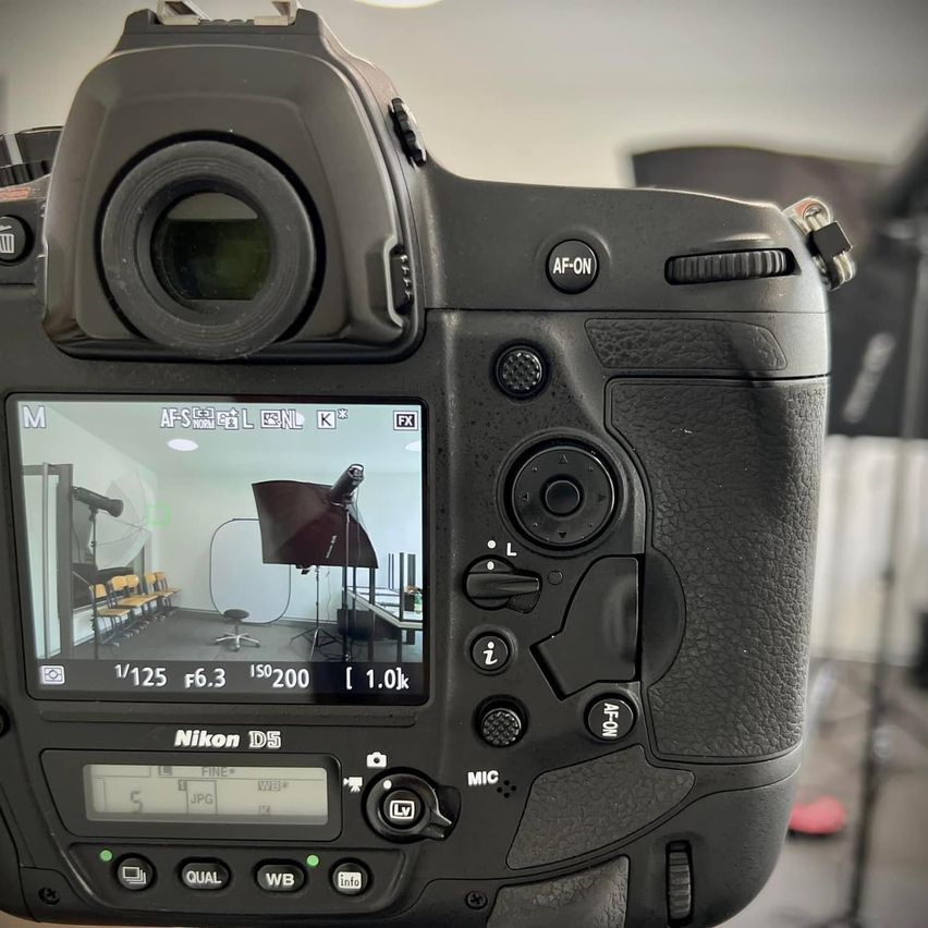 Bild enthält, Photography, Camera, Electronics, Video Camera, Digital Camera