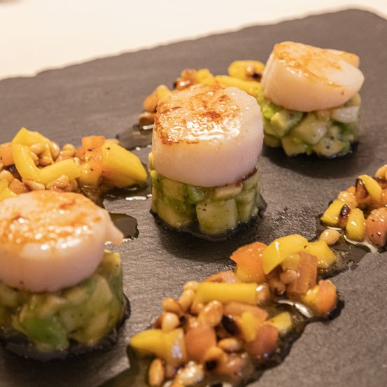 Bild enthält, Food, Food Presentation, Meal, Dish, Burger, Cream, Dessert, Ice Cream