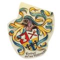 Ein heraldisches Emblem mit einem Schild, der ein rotes Kreuz, einen Kelch und eine Gabel und ein Messer zeigt, umgeben von blauen und gelben Bändern. Der Schild ist mit 'Reiner auf der Moltbruckin' beschriftet.