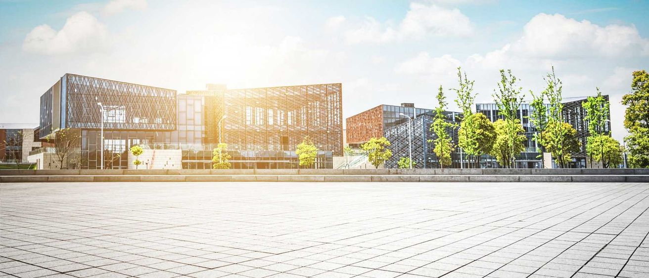 Bild enthält, City, Urban, Architecture, Building, Office Building, Cityscape, Building Complex, Campus, Convention Center