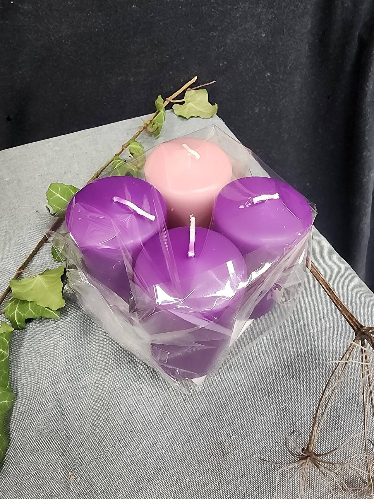 Bild enthält, Symbol, Candle, Tape, Text