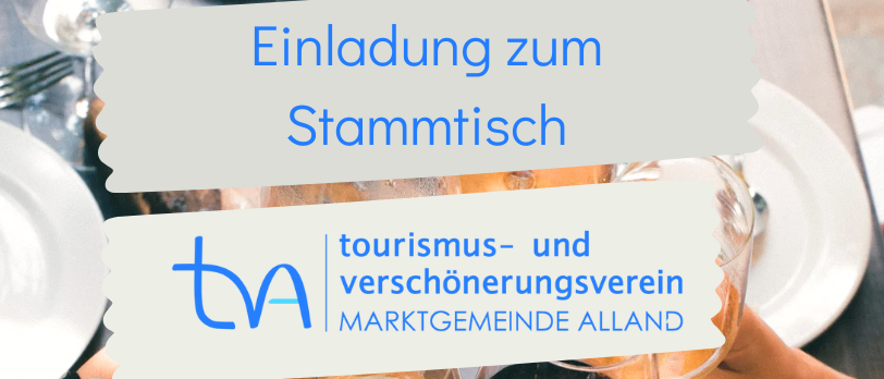 Das Bild zeigt eine Tischlandschaft mit verschiedenen Gegenständen, einschließlich Weingläser, Teller und Besteck. Textüberlagerungen fördern eine Einladung zum Stammtisch und ermutigen zum Netzwerken und zur Geselligkeit mit Gleichgesinnten.