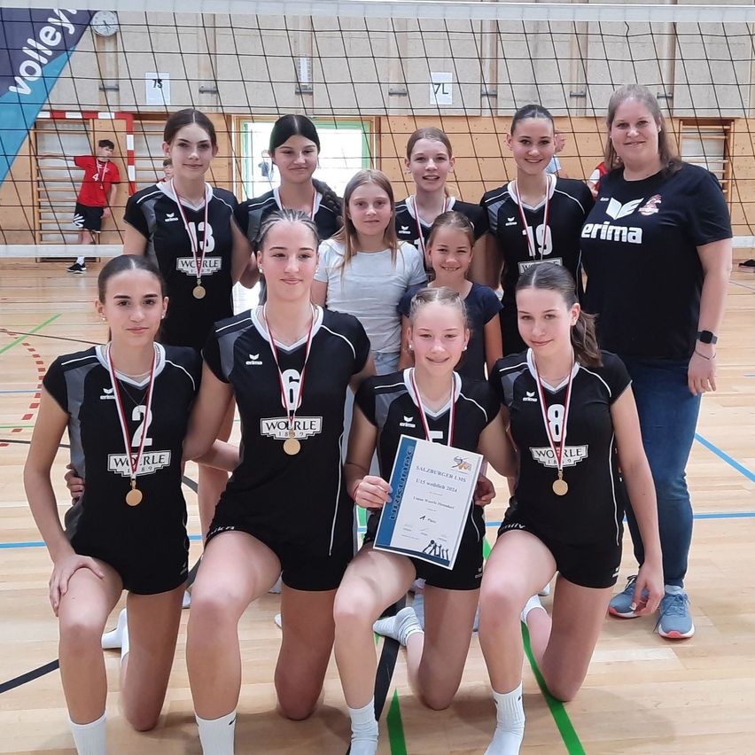 Bild enthält, People, Person, Adult, Female, Woman, Shoe, Girl, Teen, Shorts