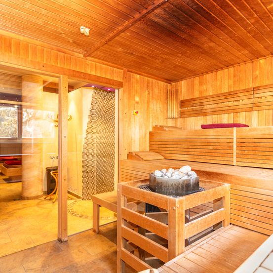 Bild enthält, Architecture, Building, Sauna, Indoors, Interior Design