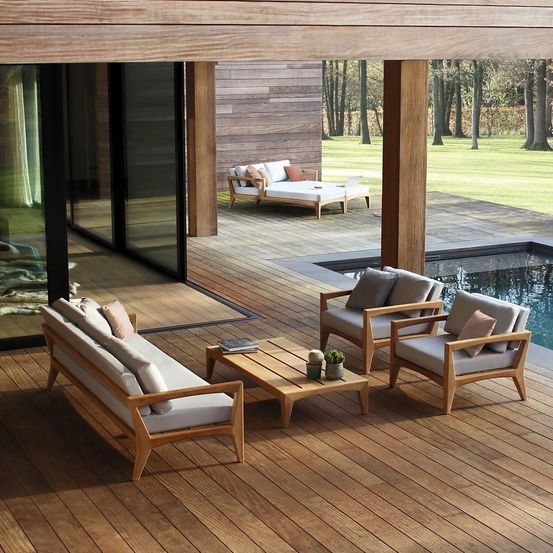 Bild enthält, Interior Design, Wood, House, Housing, Porch, Deck, Coffee Table, Furniture, Table, Hardwood