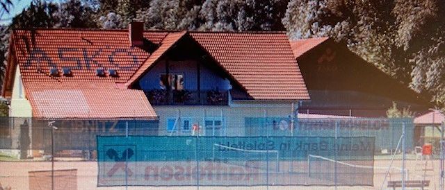 Bild enthält, Building, Hotel, Resort, Pool, Water, Swimming Pool, Zoo, Bench, Shelter, Fence