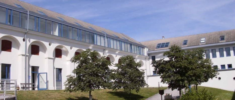 Bild enthält, Architecture, Building, House, Housing, Villa, Campus