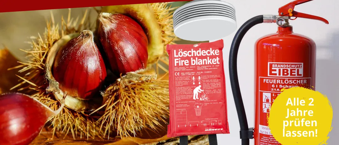Werbeplakat mit Kastanien, einer Löschdecke und einem Feuerlöscher. Es zeigt den Termin Samstag, 03.10.2026, und erwähnt Kastanien und Feuerlöscher. Die Veranstaltung findet im Rüsthaus ab 13 Uhr statt, einschließlich einer Feuerlöscherüberprüfung von 13 bis 17 Uhr.