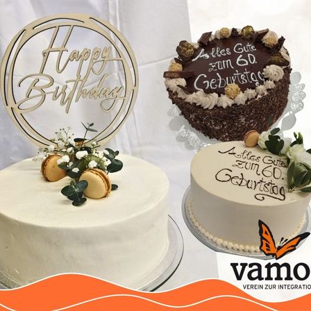 Bild enthält, Birthday Cake, Cake, Cream, Dessert, Food, People, Person, Guitar, Musical Instrument, Wedding Cake