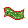 Eine grüne Welle mit weißem Kreidetext 'Grundschule Oberaudorf' auf weißem Hintergrund.