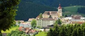 Bild enthält, Nature, Outdoors, Scenery, Countryside, Landscape, Tree, Rural, Village, Fir, Villa