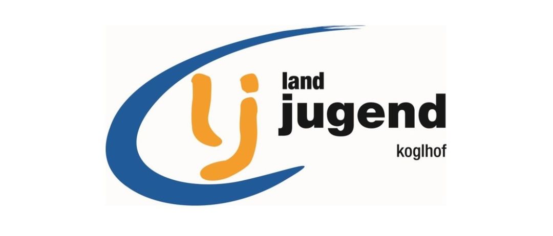 Das Logo für 'Land Jugend' zeigt ein stilisiertes gelbes 'J' in einer blauen Kurve, gefolgt von den Worten 'Land Jugend' in Schwarz und 'koglhof' darunter in kleinerer Schrift.