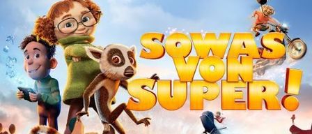 Poster for 'Sowas von Super!' featuring a red-haired child, a lemur, and a boy with glasses. A baby is in a stroller, and a boy rides a motorcycle. The background is a colorful sky.