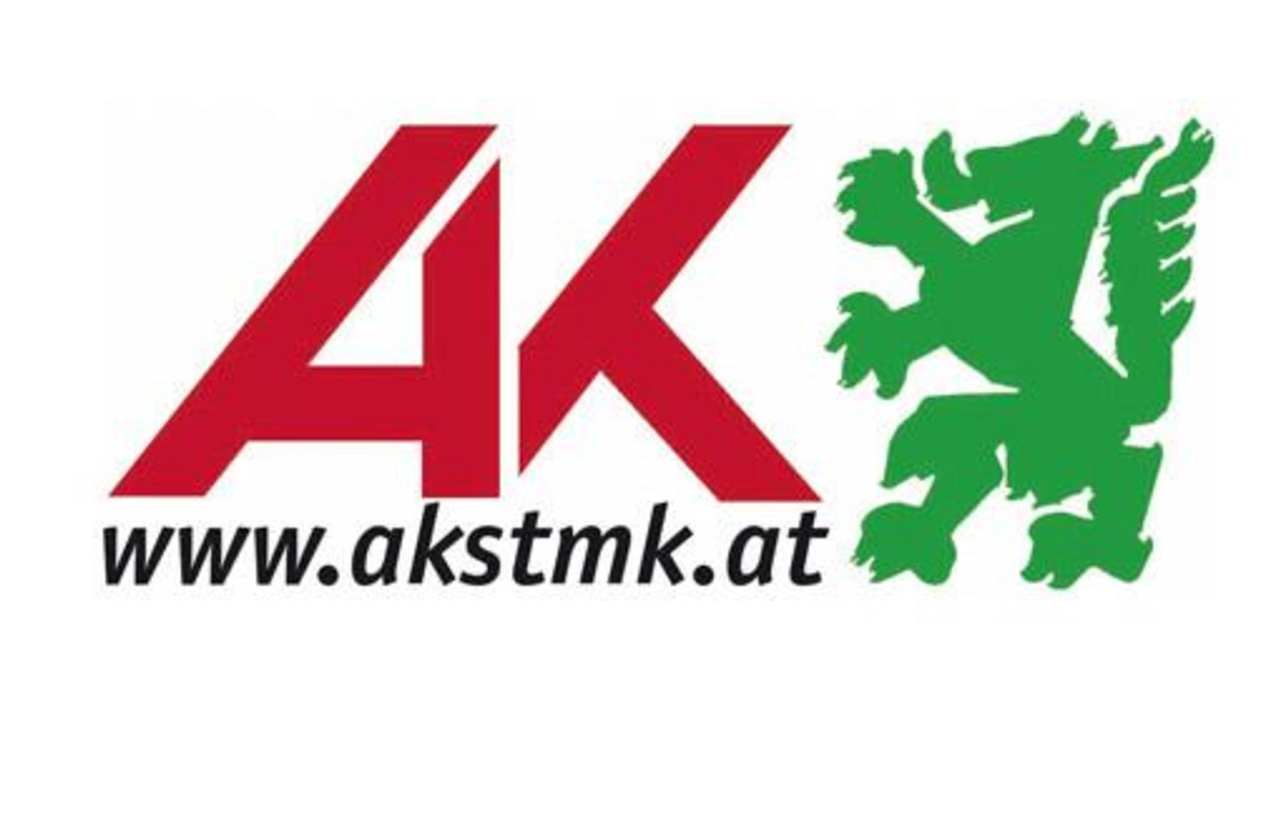 Rotes AK-Logo mit einem grünen Baumsymbol und der Website-Adresse www.akstmk.at in schwarzer Schrift.