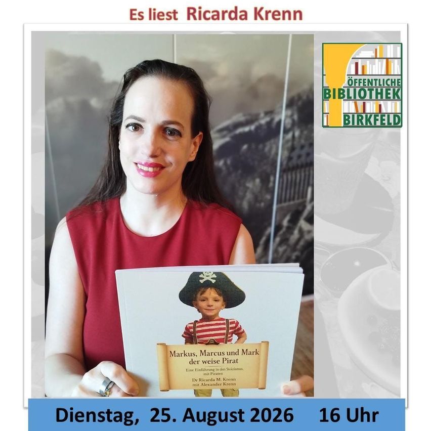Eine Frau in einem roten ärmellosen Oberteil hält ein Buch mit dem Titel 'Markus, Marcus und Mark der weisse Pirat'. Der Hintergrund ist verschwommen mit einem Bibliothekslogo und einem Datum 'Dienstag, 25. August 2026 16 Uhr'.
