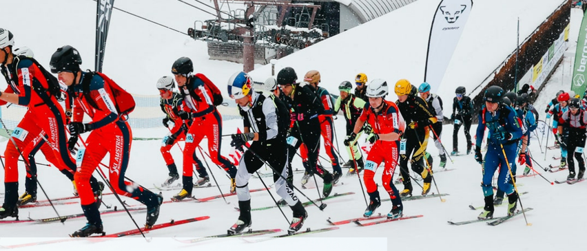 Bild enthält, Nature, Outdoors, Helmet, Glove, Person, Adult, Male, Man, Snow, People
