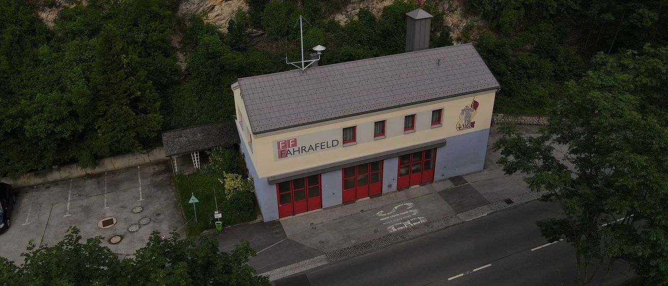 Bild enthält, Building, Vegetation, Outdoors, Road, Aerial View, Tree, Woodland
