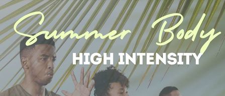 Drei Personen in Trainingskleidung machen Übungen vor einem Hintergrund mit Palmen. Der Text lautet 'Summer Body High Intensity Start: 13.5' und darunter 'Entscheide dich heute für den Körper, den du im Sommer zeigen willst'.