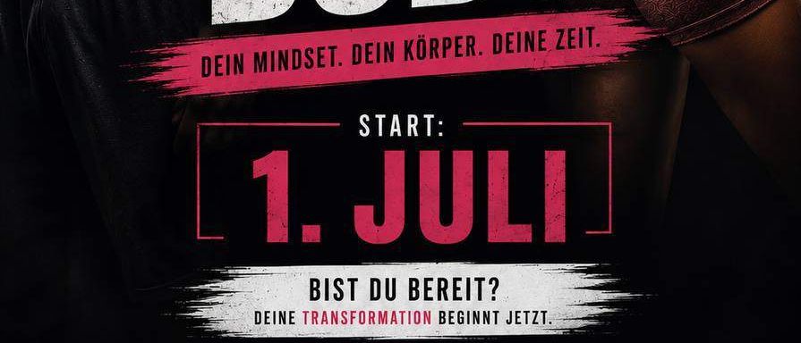 Plakat mit zwei Personen in Sportkleidung. Der Mann hat definierte Muskeln und die Frau hat trainierte Arme. Der Text lautet Mindset Meets Body mit einem Startdatum vom 1. Juli.
