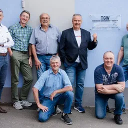 v.l.n.r. Bürgermeister Rohrer, Schriftführer Lechner Manfred, Brunnenwart Zürngast Hermann, Obm. Mally Franz, Obm, Stellvertr. Hafner Günther, Hochend v,l. Neubauer Johann, Mayer Josef
