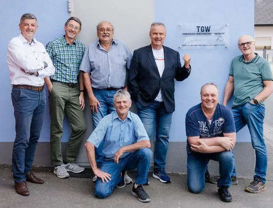 v.l.n.r. Bürgermeister Rohrer, Schriftführer Lechner Manfred, Brunnenwart Zürngast Hermann, Obm. Mally Franz, Obm, Stellvertr. Hafner Günther, Hochend v,l. Neubauer Johann, Mayer Josef