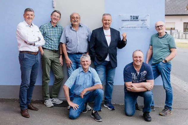 v.l.n.r. Bürgermeister Rohrer, Schriftführer Lechner Manfred, Brunnenwart Zürngast Hermann, Obm. Mally Franz, Obm, Stellvertr. Hafner Günther, Hochend v,l. Neubauer Johann, Mayer Josef