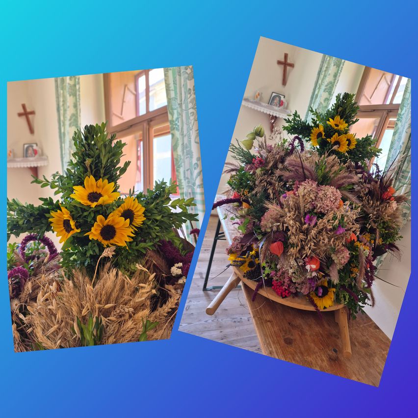 Zwei Blumenarrangements, eines mit Sonnenblumen und Grünpflanzen, das andere mit einer Mischung aus Blumen und getrockneten Pflanzen.