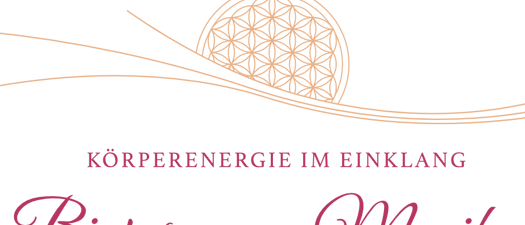 Ein Logo mit einem Blumendesign, das den Text 'Korperenergie im Einklang' darüber und 'Bioresonanz Monika' darunter zeigt. Das Design ist auf schwarzem Hintergrund mit goldenen Wellenmustern.