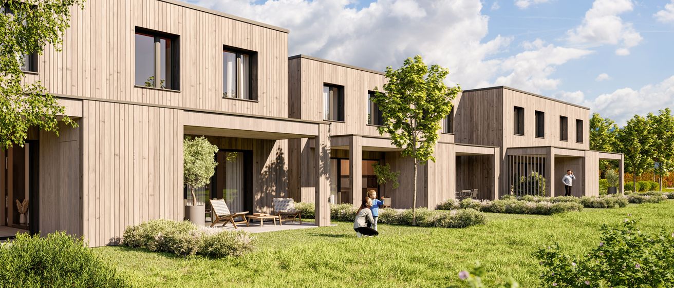 Ein Außenansicht eines modernen Apartmentkomplexes mit Holzfassade, umgeben von einem grünen Rasen unter einem blauen Himmel mit weißen Wolken.