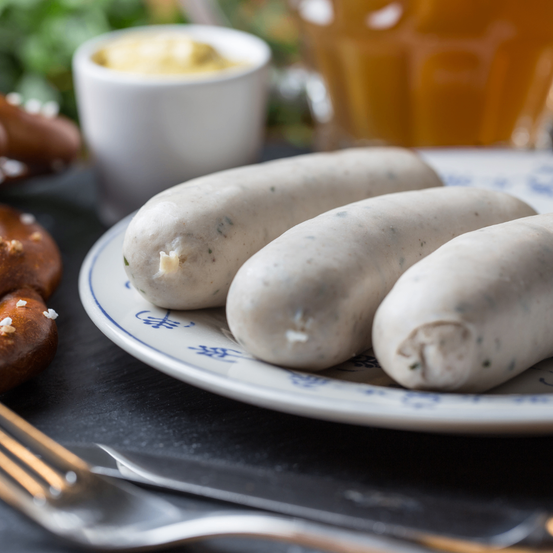 Bild enthält, Cutlery, Fork, Bread, Food, Meal, Beverage, Coffee, Coffee Cup, Dish