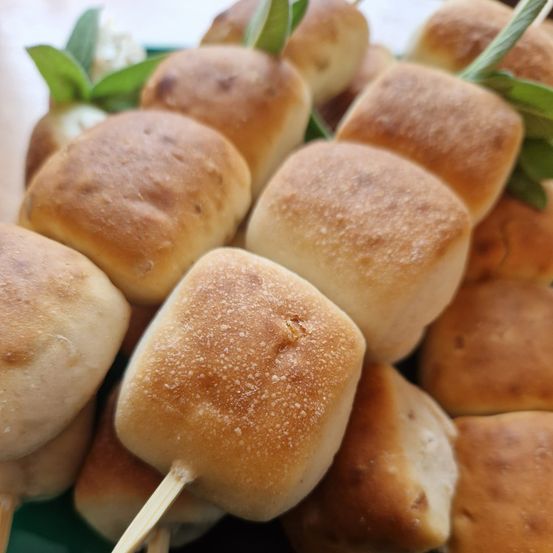 Bild enthält, Bread, Bun, Food, Food Presentation, Fruit, Pear, Plant, Produce