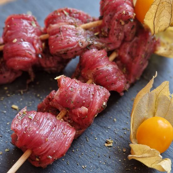 Bild enthält, Food, Meat, Mutton, Beef, Animal, Invertebrate, Lobster, Sea Life, Seafood, Food Presentation