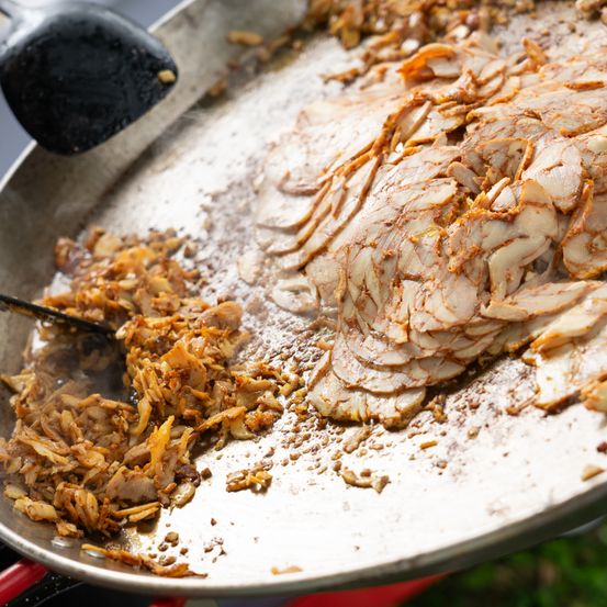 Bild enthält, Cooking Pan, Cookware, Food, Meat, Pork, Cooking