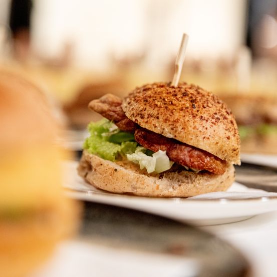 Bild enthält, Burger, Food, Food Presentation, Bread