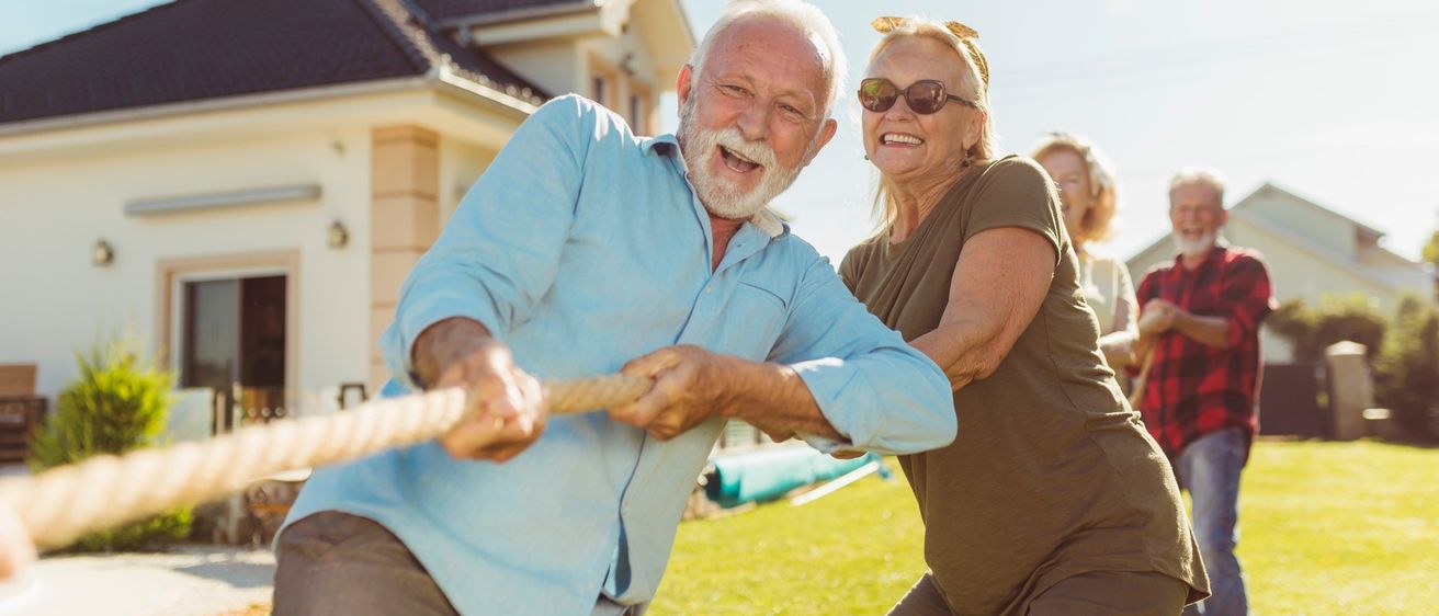 Bild enthält, Sunglasses, Adult, Female, Person, Woman, Male, Man, Head, Face, Happy