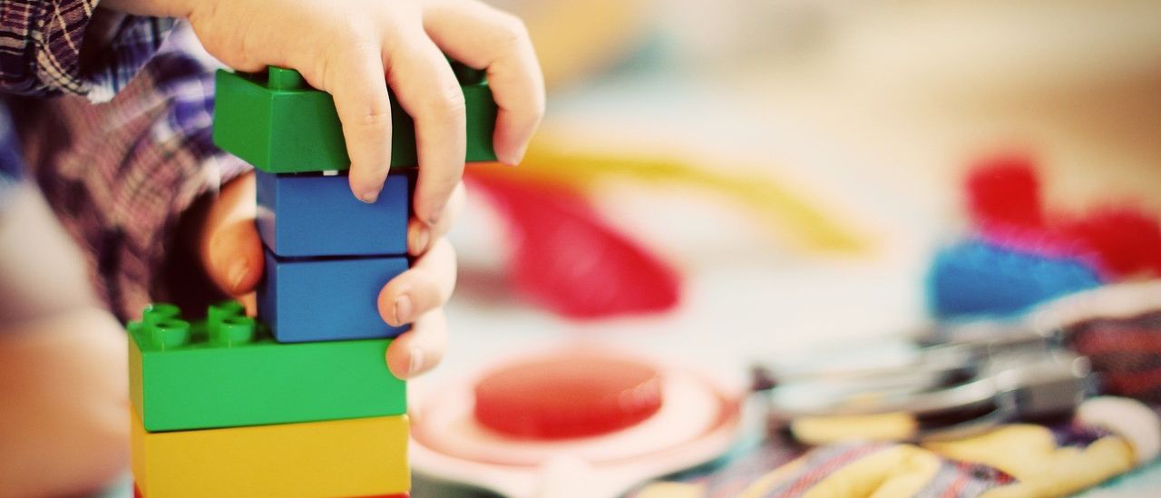 Bild enthält, Body Part, Finger, Hand, Person, Toy, Lego Set