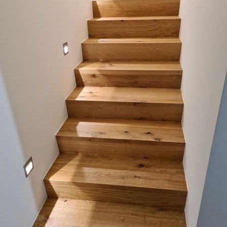 Bild enthält, Hardwood, Stained Wood, Wood, Indoors, Interior Design, Architecture, Building, House, Housing, Staircase