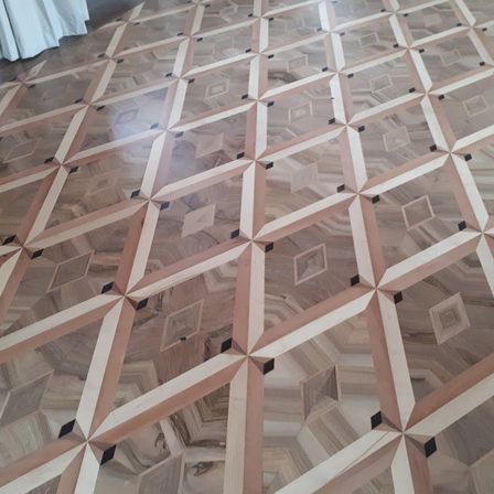 Bild enthält, Floor, Flooring, Indoors, Interior Design, Wood, Architecture, Building