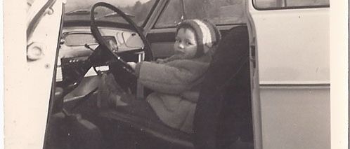 Bild enthält, Car, Transportation, Vehicle, Baby, Person, Machine, Wheel, Face, Head