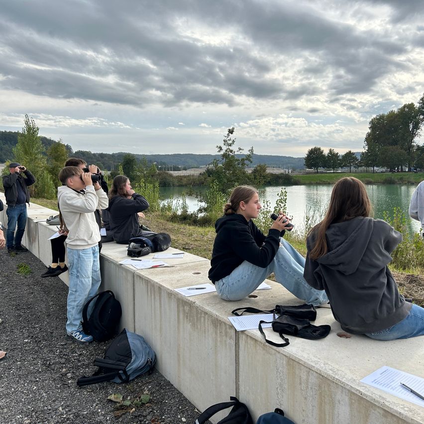 Bild enthält, Pants, Jeans, Person, Adult, Female, Woman, Photography, Scenery, Photographer, Shoe