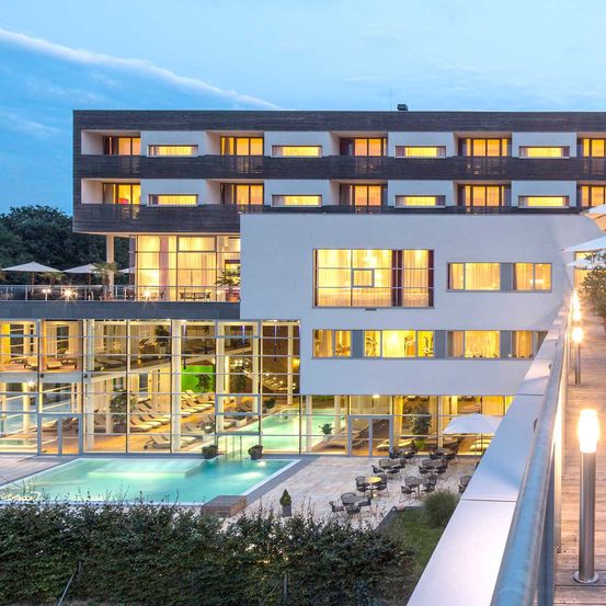 HotelOutdoor_CopyrightWalterLuttenberger_hell