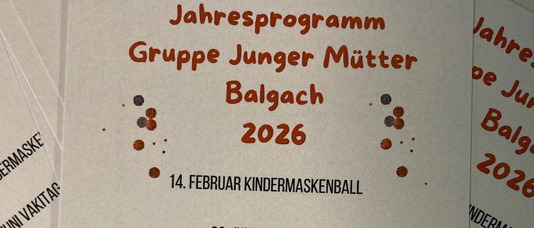 Ein Jahresprogramm 2026, veranstaltet von der Gruppe Junger Mütter Balgach. Veranstaltungen umfassen einen Kindermaskenball am 14. Februar, einen Urlaubstag am 20. Juni, ein Picknick am 9. September, Stricken für Mamis am 18. September und ein Puppentheater am 4. November.