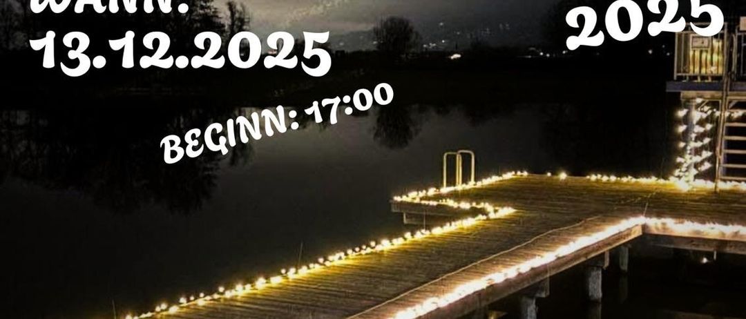 Ein beleuchteter Steg mit einer Brücke im Hintergrund, einem blauen Kreuzsymbol und einem Wasserzeichen links unten. Datum 13.12.2025, Beginn 17:00. Ort: Freizeitanlage St. Andräer See.