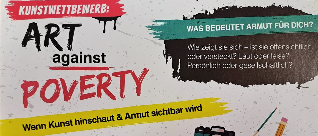 Ein Poster mit roten, schwarzen und grünen Spritzern. Die Wörter 'NEWERB' und 'ERTY' sind rot. Darunter stehen 'Wie zeigt sie sichst oder versteckt?' und 'Personlich oder' in schwarz. Unten rechts befindet sich ein Kamerasymbol.