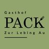 Das Logo für Gasthof Pack, ein Restaurant, ist auf einem grünen Hintergrund dargestellt. Es enthält die Wörter Gasthof Pack und Zur Lebing Au in Schwarz. Ein Gabel ist über dem Text platziert.