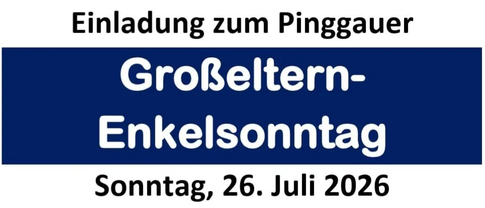 Plakat für eine Familienveranstaltung am Sonntag, 26. Juli 2026. Es zeigt ein Foto einer Familie mit einem Baby, einem älteren Mann und einem jungen Jungen. Der Text lautet 'Für alle Großeltern, die ihre Enkel in die Kirche (8:30 und 10:00) mitnehmen bzw. Enkel, die ihre Großeltern mitnehmen, gibt es nach den Messen eine Kleinigkeit.'