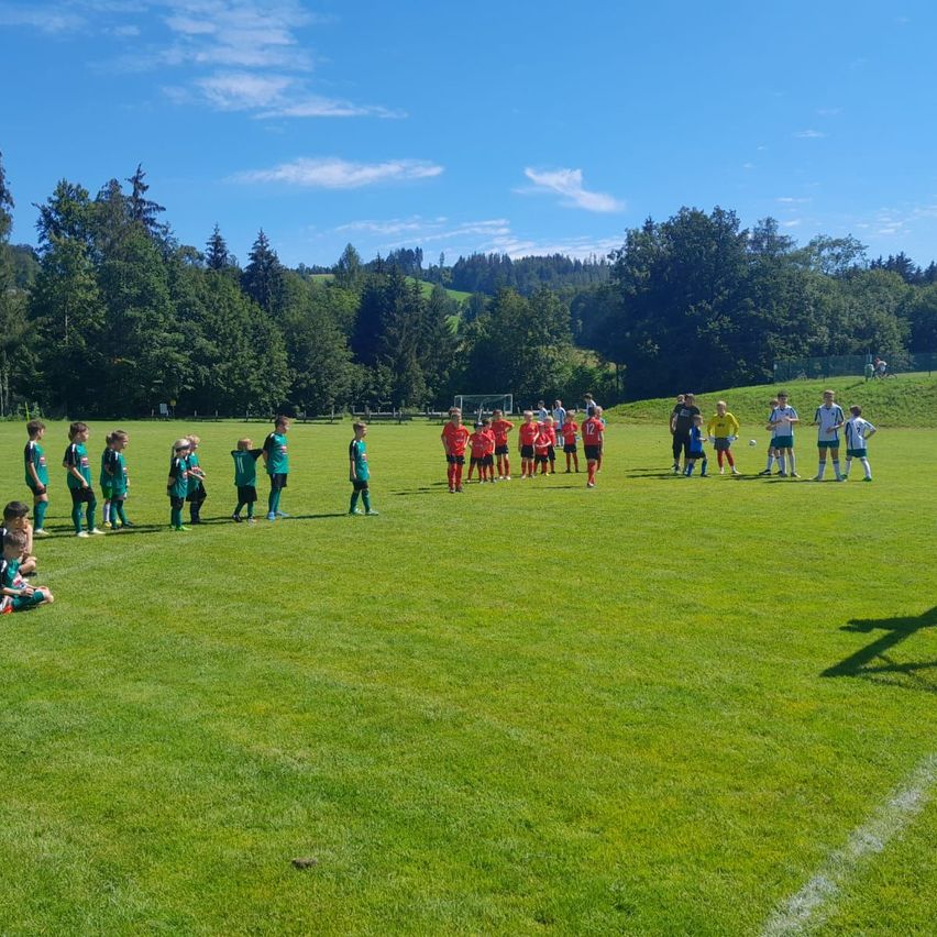 Bild enthält, People, Person, Clothing, Glove, Football, Sport