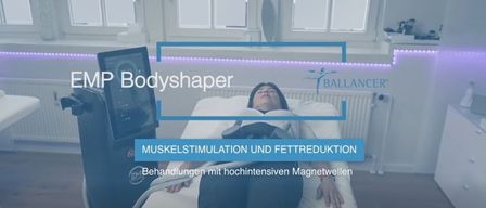 A woman is lying on a bed with a device attached to her body. The text reads 'Bodyshaper' and 'Muskelstimulation und Fettreduktion'. There is a monitor and a radiator in the room.