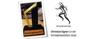Ein Pokal mit der Aufschrift 'Steinbergkönig 2026' auf einem Podest, mit einer laufenden Figur und dem Text 'LV Land um Laa' darunter.